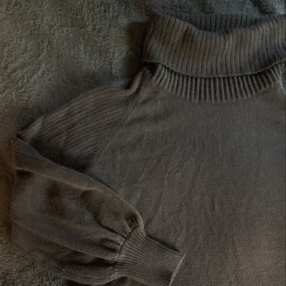 In Loom loose turtle neck